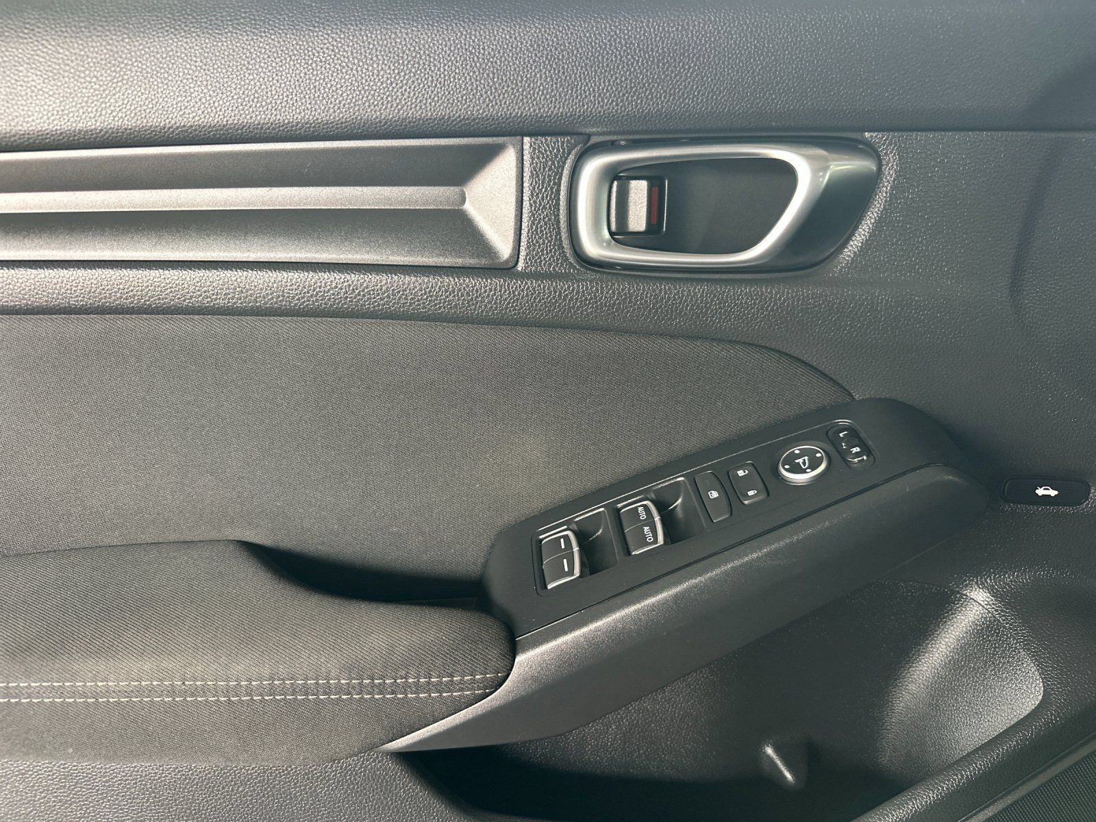 Used 2022 Honda Civic Sport image 12