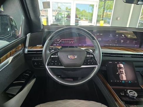Certified 2025 Cadillac Escalade Sport Platinum AWD/4WD image 11