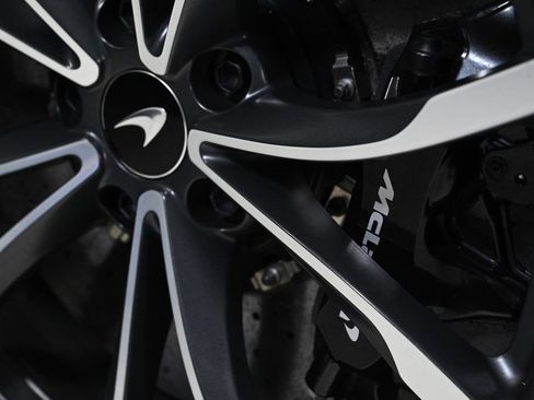 Used 2023 McLaren Artura image 22