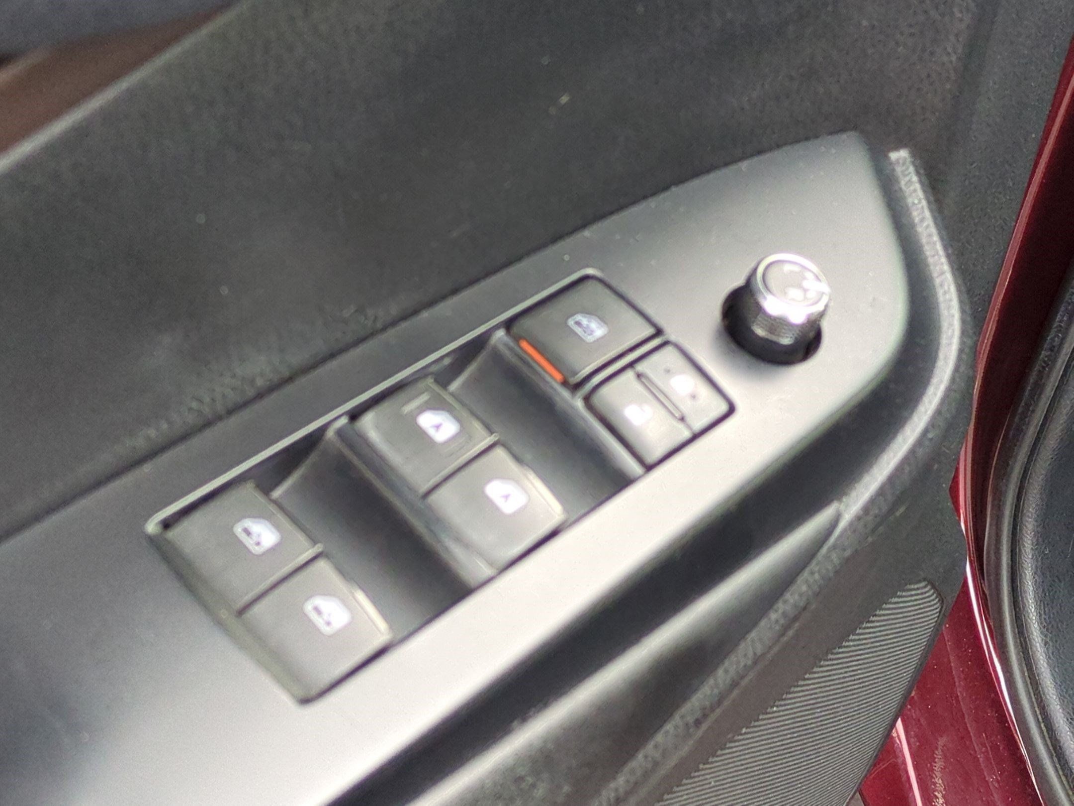 Used 2017 Toyota Highlander Plus AWD/4WD image 15
