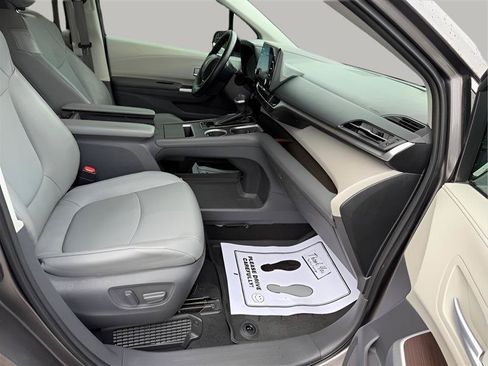Used 2021 Toyota Sienna XLE FWD image 33