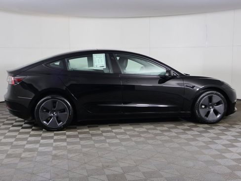 Used 2023 Tesla Model 3 Standard Range image 18