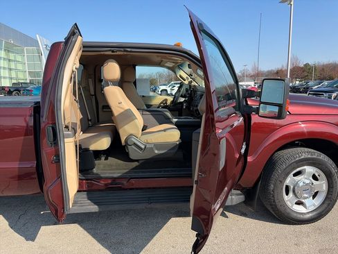 Used 2016 Ford F250 XLT w/ XLT Interior Package image 20