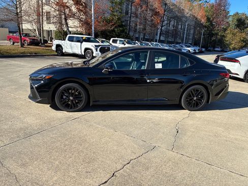 New 2026 Toyota Camry SE image 2