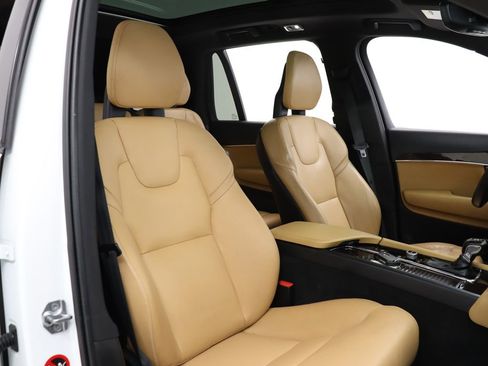 Used 2017 Volvo XC90 T6 Momentum w/ Vision Package image 28