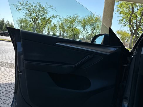 Used 2023 Tesla Model Y Long Range AWD/4WD image 22