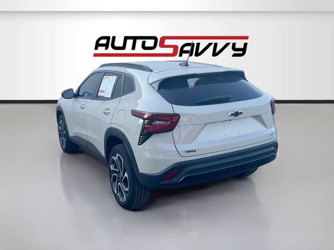 Used 2026 Chevrolet Trax RS w/ Sunroof Package FWD image 5