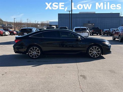 Used 2019 Toyota Avalon Touring w/ Advanced Safety Package image 4