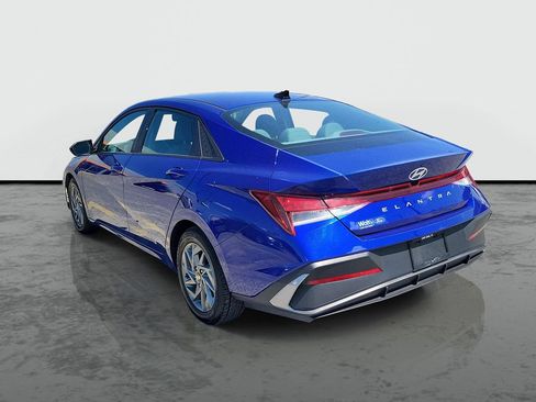 Used 2024 Hyundai Elantra SEL FWD image 3