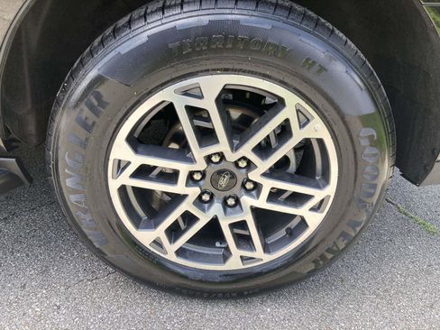 Used 2025 Ford Expedition Active RWD image 13