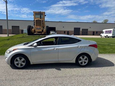 Used 2013 Hyundai Elantra GLS w/ Preferred Pkg FWD image 5