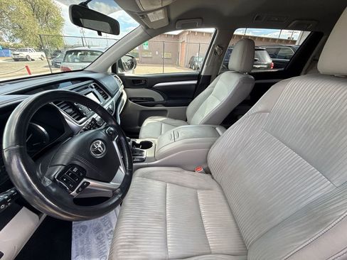 Used 2015 Toyota Highlander Plus AWD/4WD image 17