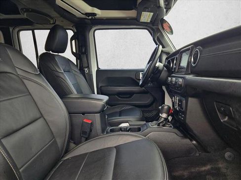 Used 2018 Jeep Wrangler Unlimited Sahara image 17