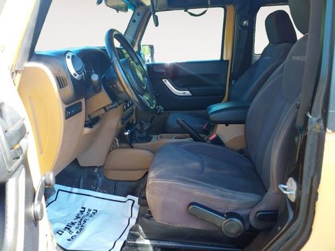Used 2013 Jeep Wrangler Rubicon w/ Connectivity Group AWD/4WD image 9