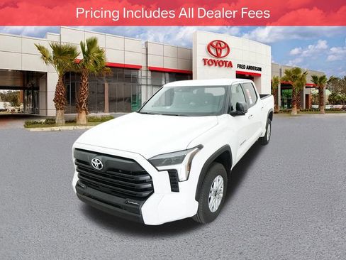 Used 2025 Toyota Tundra SR5 AWD/4WD image 17