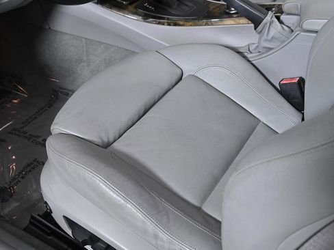 Used 2008 BMW 335i Convertible image 24