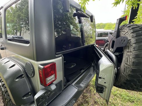 Used 2016 Jeep Wrangler Unlimited Rubicon AWD/4WD image 21
