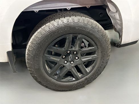 Used 2024 Chevrolet Silverado 1500 Custom w/ Turbomax Blackout Package image 29