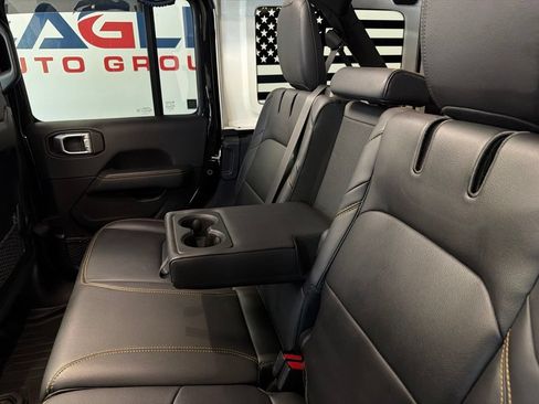 Used 2024 Jeep Wrangler Unlimited Sahara w/ Technology Group AWD/4WD image 32
