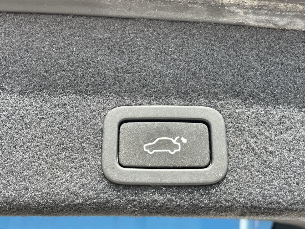 Used 2017 Volvo XC60 T6 Inscription w/ Climate Package AWD/4WD image 18