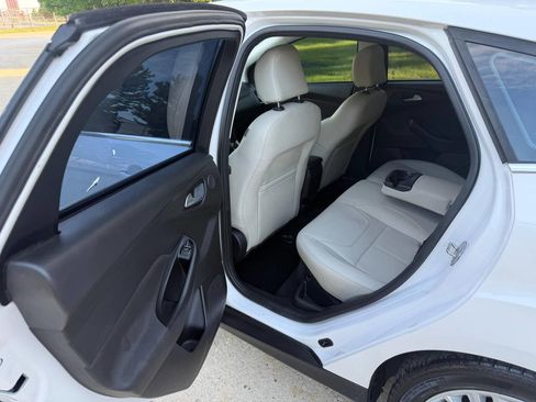 Used 2018 Ford Focus Titanium FWD image 13