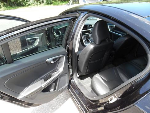 Used 2017 Volvo S60 T5 Dynamic FWD image 18