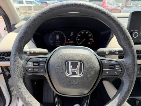 Used 2023 Honda HR-V LX image 9