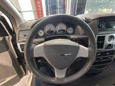 Used 2010 Chrysler Town & Country Touring FWD image 34