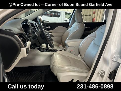 Used 2019 Jeep Cherokee Limited w/ Trailer Tow Group AWD/4WD image 14