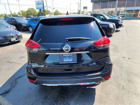 Used 2017 Nissan Rogue SV image 12