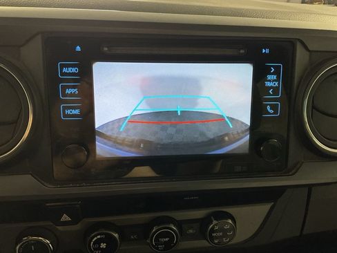 Used 2018 Toyota Tacoma TRD Sport AWD/4WD image 4