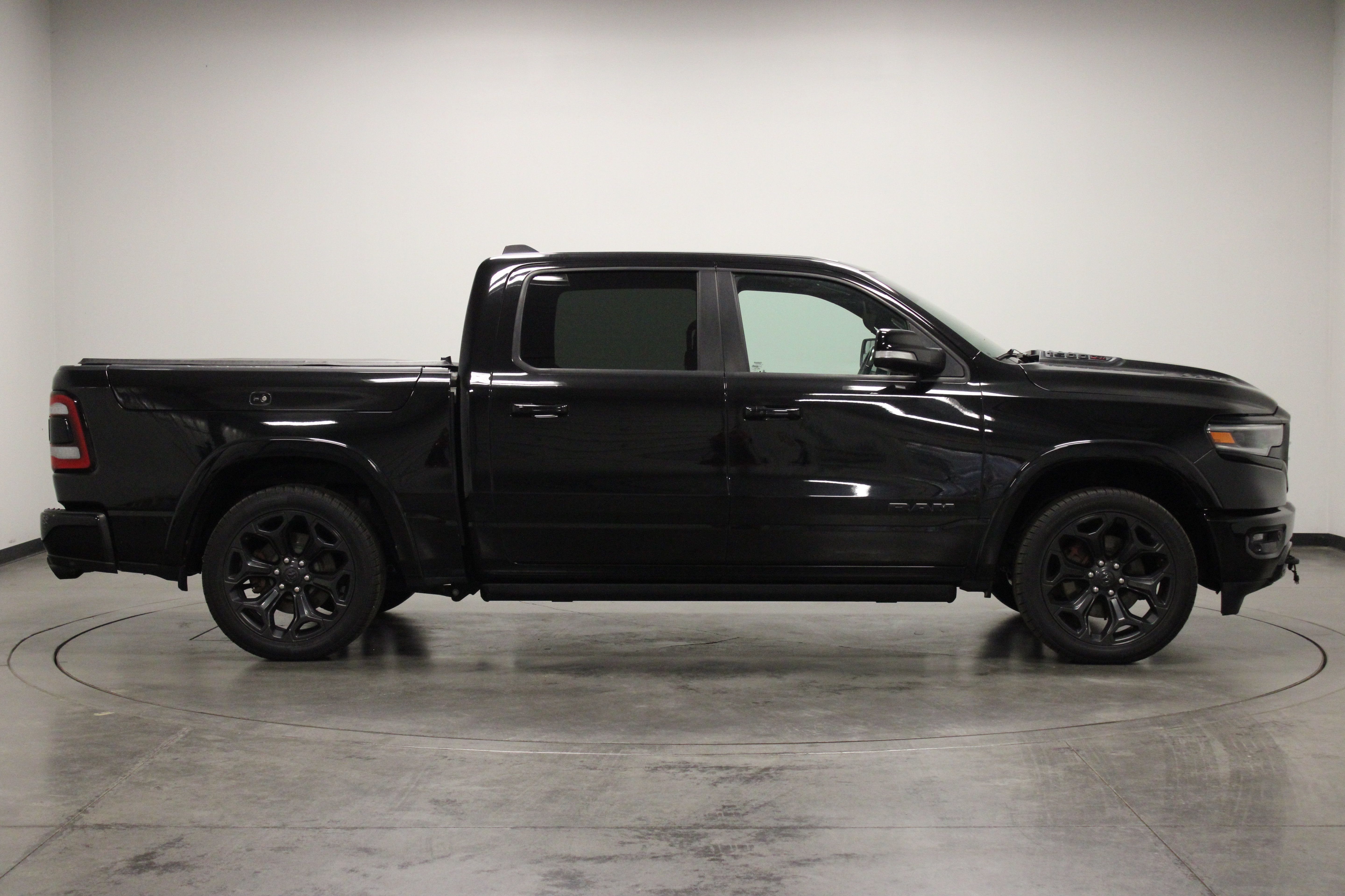 Used 2022 RAM 1500 Limited AWD/4WD image 9