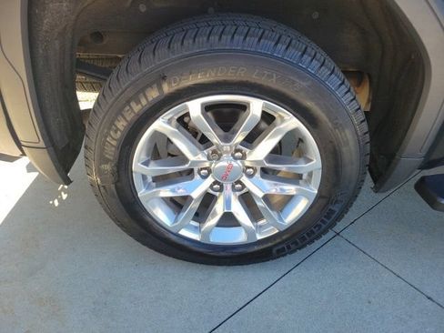 Used 2019 GMC Sierra 1500 SLT w/ SLT Premium Package AWD/4WD image 16