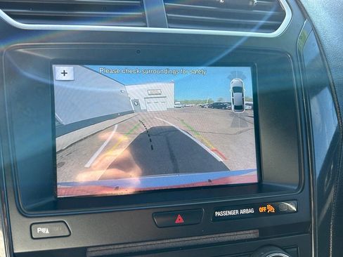 Used 2017 Ford Explorer XLT w/ Equipment Group 202A AWD/4WD image 35