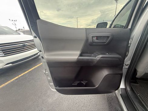 Used 2022 Toyota Tacoma SR AWD/4WD image 18