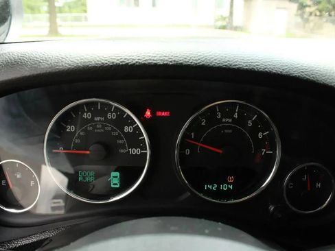 Used 2012 Jeep Wrangler Unlimited Sahara w/ Connectivity Group AWD/4WD image 38