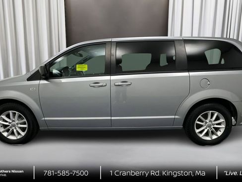 Used 2019 Dodge Grand Caravan SE FWD image 8