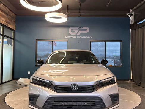 Used 2022 Honda Civic Sport image 8