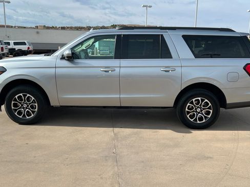 Used 2022 Ford Expedition Max XLT AWD/4WD image 2