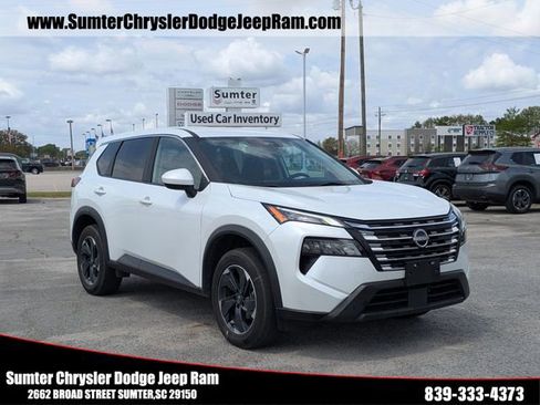 Used 2024 Nissan Rogue SV image 1