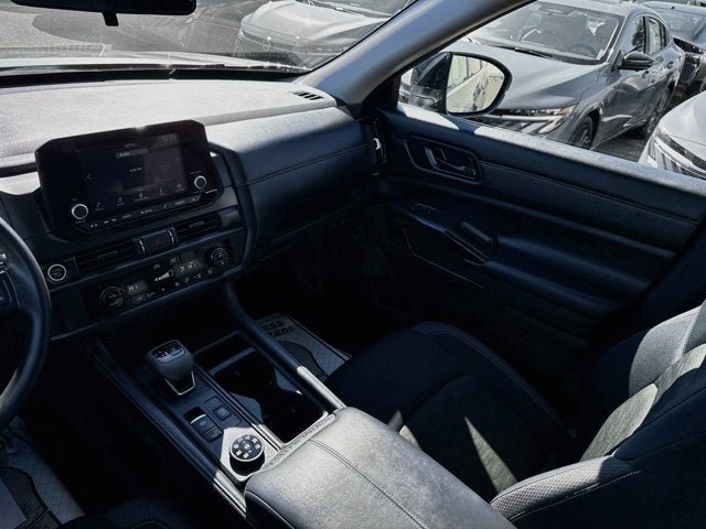 Used 2024 Nissan Pathfinder S AWD/4WD image 18