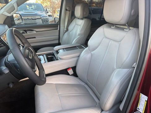 Used 2024 Jeep Wagoneer Series III image 17