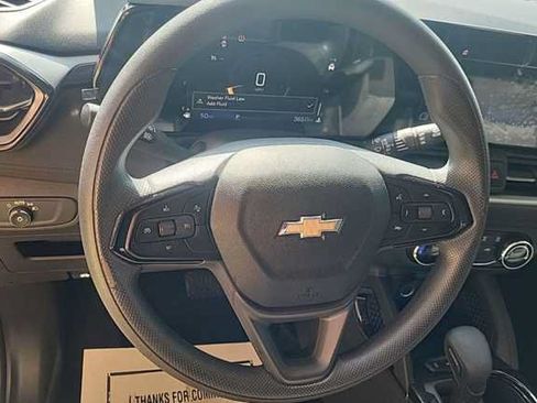 Used 2025 Chevrolet TrailBlazer LS w/ LS Convenience Package FWD image 3