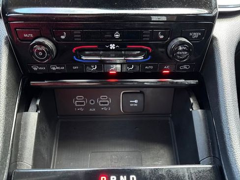 Used 2023 Jeep Grand Cherokee L Laredo w/ Luxury Tech Group I AWD/4WD image 16