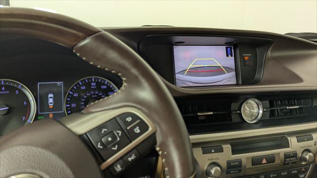 Used 2018 Lexus ES 350 w/ Luxury Package w/Wood Trim FWD image 33
