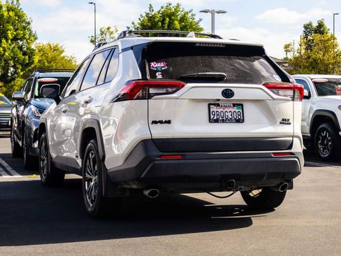 Used 2022 Toyota RAV4 XLE Premium AWD/4WD image 4