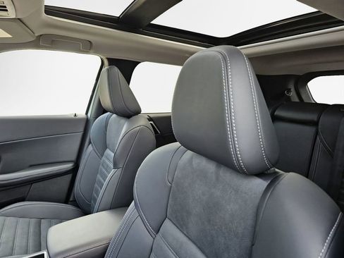 Used 2025 Mitsubishi Outlander 4WD Plug-In Hybrid image 30