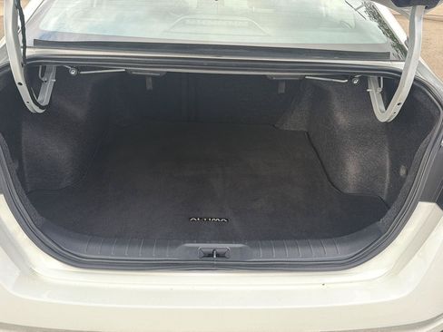 Used 2025 Nissan Altima 2.5 SV FWD image 11