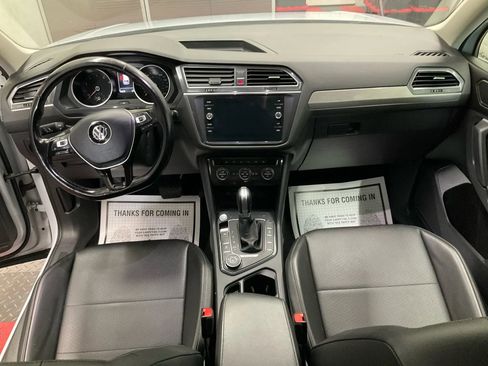 Used 2018 Volkswagen Tiguan SE w/ Panoramic Sunroof Package image 13
