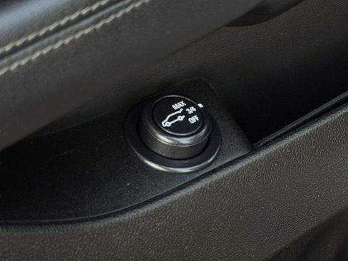 Used 2014 Cadillac SRX Luxury w/ Driver Awareness Package image 16